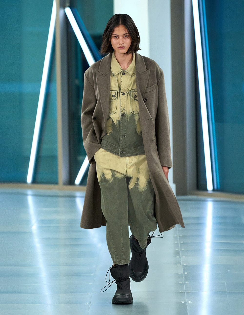 Unisex Couple Style Washed Denim Jacket